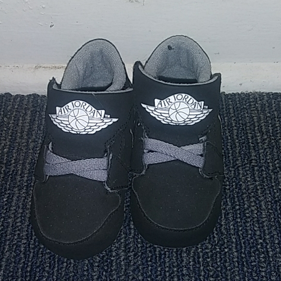 Baby air Jordan - Picture 1 of 4